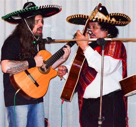 Grupo De Musicos Mexicanos Mariachis Dupla Trio De Mariachis E Banda