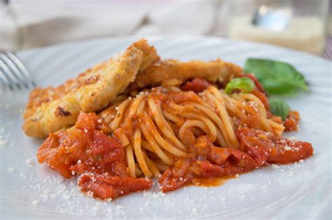 Vielleicht gefällt euch auch dieses rezept. Tomatensauce für Piccata Milanese - Rezept | GuteKueche.at