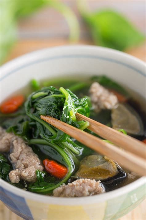 Soups, sides, veg & salads vegetables. Spinach, Pork & Century Egg Soup Recipe | NoobCook.com