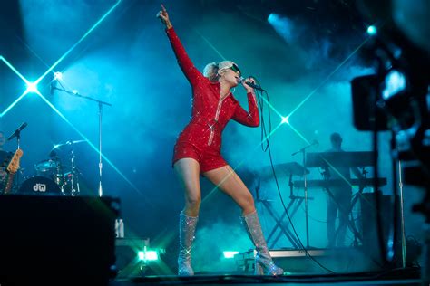 Miley Cyrus Lollapalooza Night One Setlist Review Rolling Stone