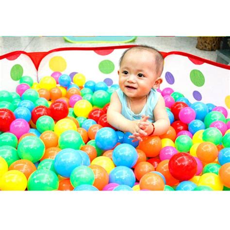 Kursi roda empuk cacat tersedia di sini, dan sebuah konsesi menawarkan harga tempat mandi bola anak penyewaan liburan peralatan pantai, makanan, dan minuman. Mainan Mandi Bola Anak Anak - Baby Love