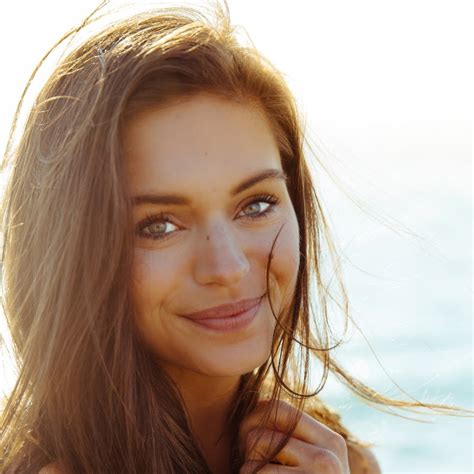 She has beautiful dark brown eyes and hair. Alyssa Lynch Bio, Height, Weight, Boyfriend and Facts ...