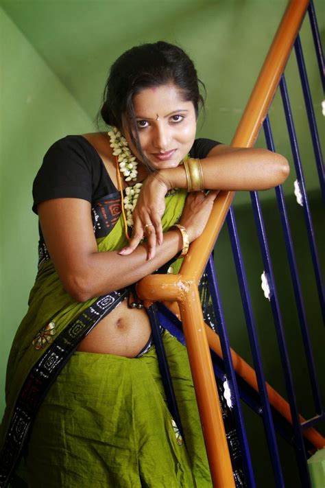 south indian mallu aunty actress in saree englandiya