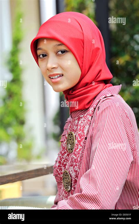 Indonesian Woman Hi Res Stock Photography And Images Alamy