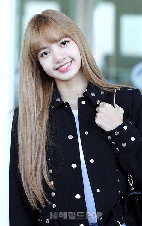 Posted on march 17, 2021 march 17, 2021 by cagey celeb. Blackpink - Lisa. | Blackpink fashion, Blackpink lisa ...