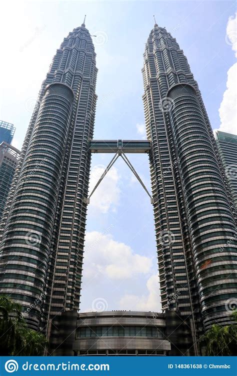 When staying in c17 dseed home suite kuala lumpur twin towers view in kuala lumpur, what do you need to know about the city? Petronas Twin Towers - Kuala Lumpur Malaysia Asia Stock ...