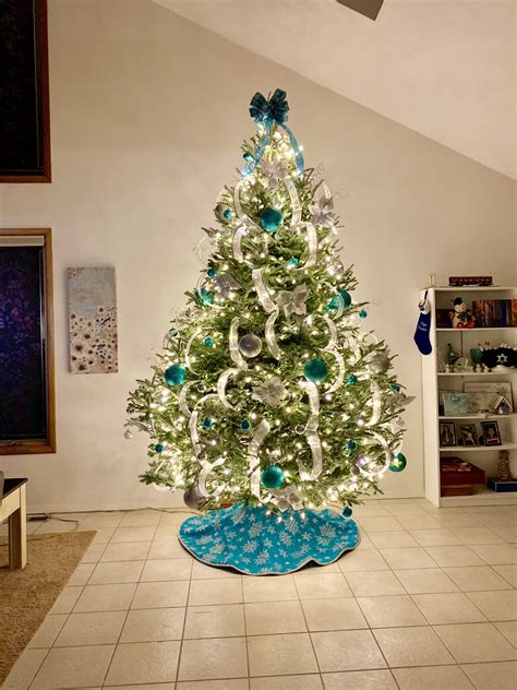 How To Decorate Tall Trees With Lights