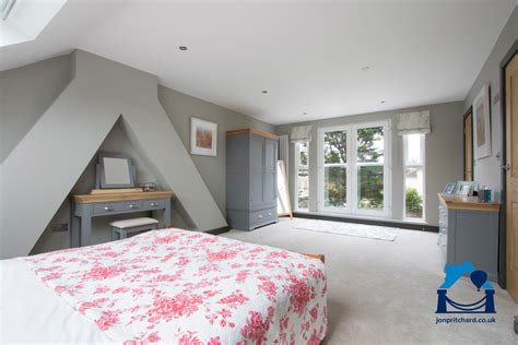 Find inspiration for whimisical designs, furniture ideas, and adorable personal touches, that'll satisfy your kids and keep your home seamlessly tied together. Semi-detached loft conversions photos | Jon Pritchard Ltd
