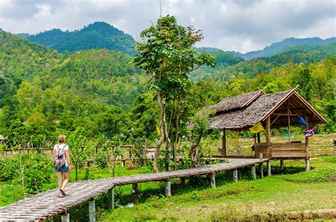 A Backpackers Travel Guide To Visiting Thailand On A Budget Thaiger