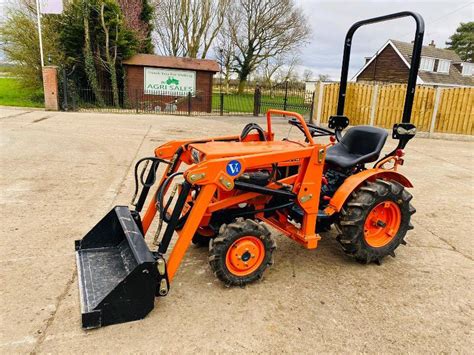 Kubota B5001 4wd Compact Tractor Cw Front Loader And Bucket