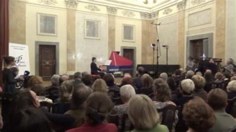 Musician Replicates Da Vincis Viola Organista A Piano That Makes