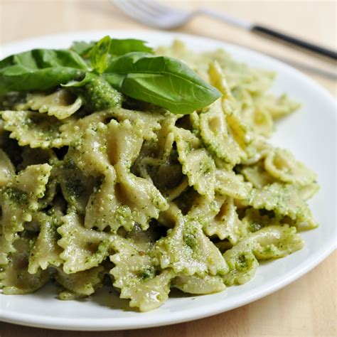 Pasta fredda con ricotta e pomodorini: Farfalle al pesto di zucchine light - Le ricette di Maria ...
