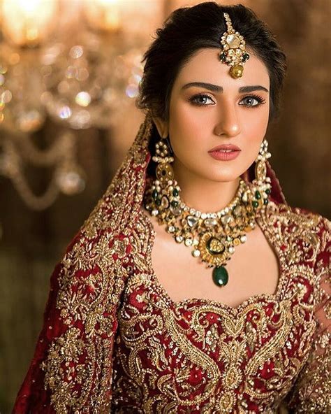 Sarah Khan Gorgeous Clicks In 2020 Stylish Girl Pic Pakistan Bridal