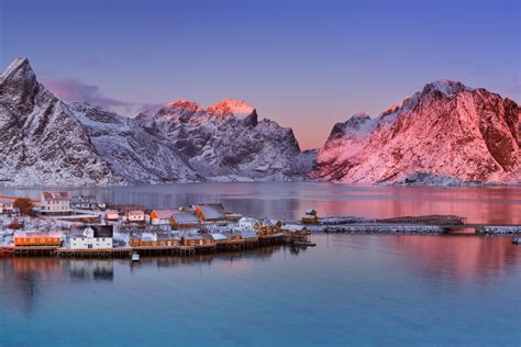 ロフォーテン諸島レーヌ村の冬の夕暮れの風景 ノルウェーの風景 Beautiful