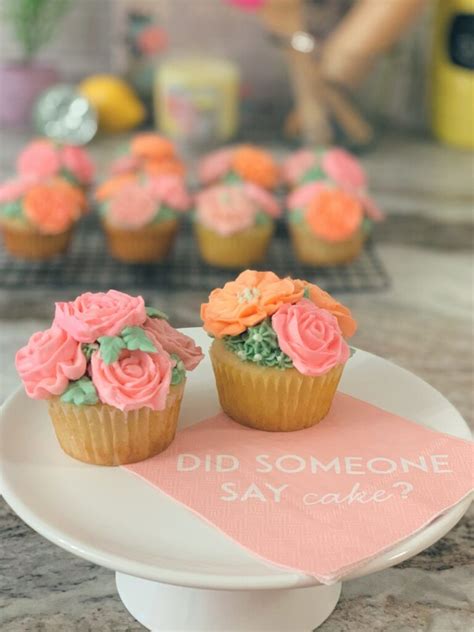 Buttercream Flower Cupcakes Simple And Easy Decorating Tutorial