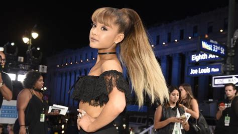 Ariana Grande Reaches Out After Manchester Attack Im So So Sorry