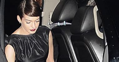 No Panty Uncensored Anne Hathaway S Wardrobe Malfunction