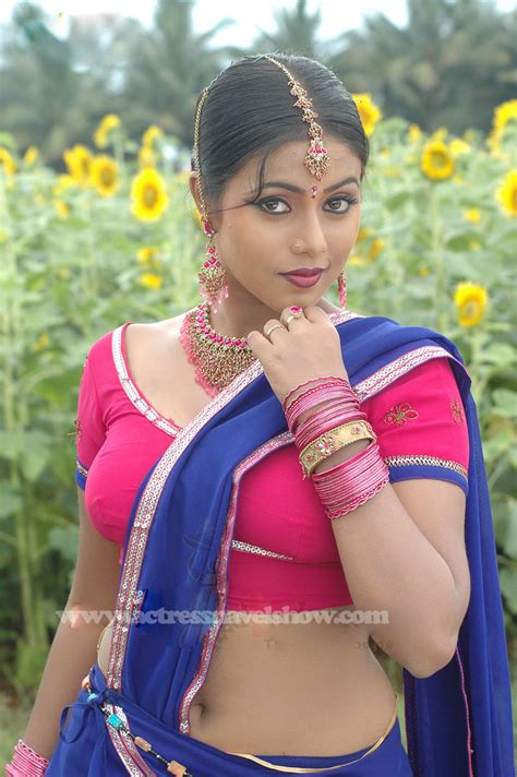 The Funtoosh Pagehave Funbath Hot South Actress Poorna Exposing Navel Stills