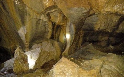 Exploring Worlds Longest Sandstone Cave In Meghalaya Whatshot Kolkata