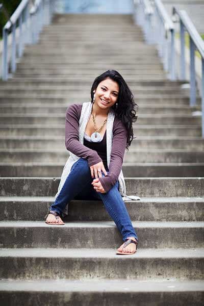 Have your daughter lay down in the grass while wearing high heels. 75 Unique Senior Photo Ideas in 2020 | Girl senior ...