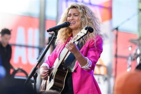 Report Grammy Winning Singer Tori Kelly Hospitalized After Collapsing