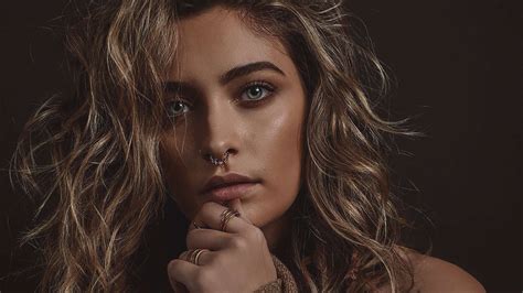 She has an older brother, prince, and recently, paris jackson took her relationship with gabriel glenn to new heights in the form of a streaming. Paris Jackson debuterer med singlen 'Let Down' - se den ...