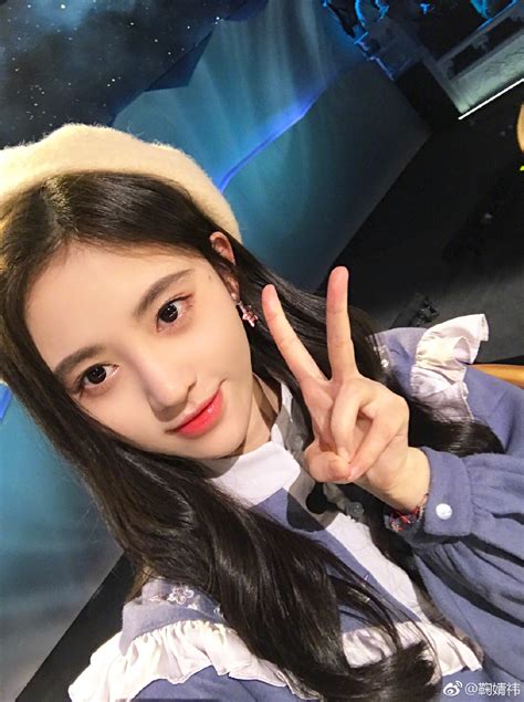 他是snh48 teamnii 的 鞠婧祎 他唱的歌很好听. 「中國第一美女」疑整形？「鞠婧禕」舊照全出土「圓臉、顴骨凸」再爆討論!