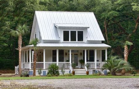 It is a great draw for this home for those who enjoy space and comfort. 45 Modern Farmhouse Exterior One Story Wrap Around Porches ...