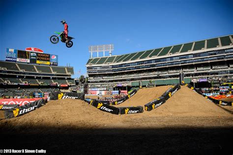 Hill lined up for the second 250 sx heat and was in fourth. Oakland SX Practice Gallery - Supercross - Racer X Online