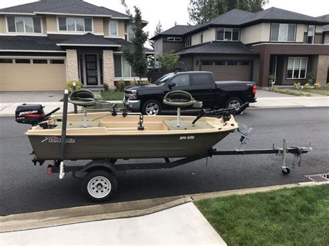 Stash your gear in the extra space on the bow and stern and still have room for a cooler filled with bait or snacks. 2015 Sun Dolphin Pro 120 Bass Boat for Sale in Monroe, WA ...