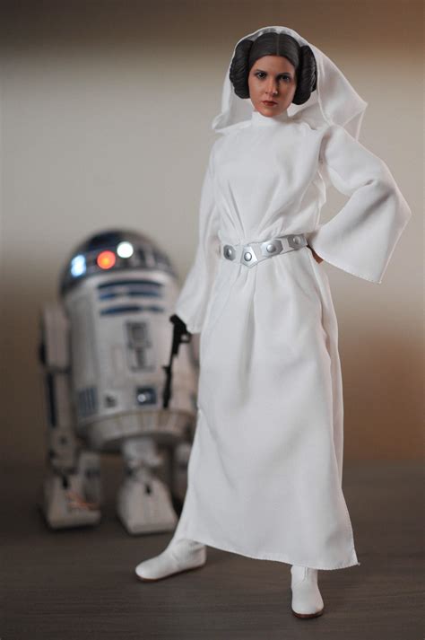 16 Princess Leia Organa By Hot Toys Ractionfigures