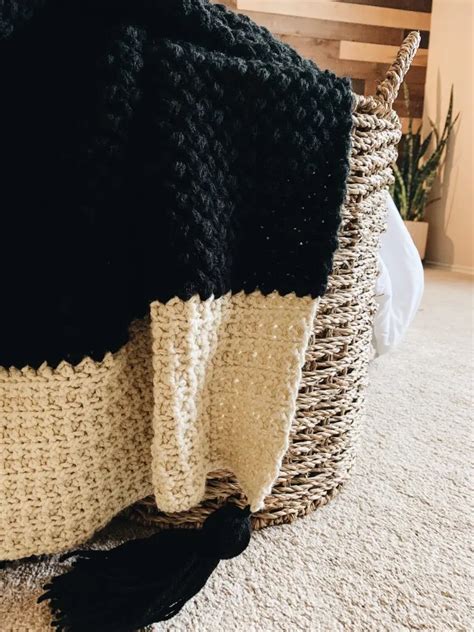 An Easy Chunky Crochet Blanket Pattern The Cora Blanket