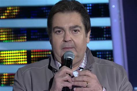 Fausto silva was born on may 2, 1950 in araras, são paulo, brazil as fausto corrêa da silva. MidiaNews | Fausto Silva é internado com urgência para ...