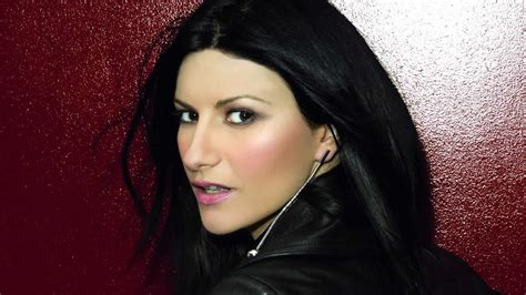 Laura Pausini è La Cantante Italiana Più Seguita Sui Social