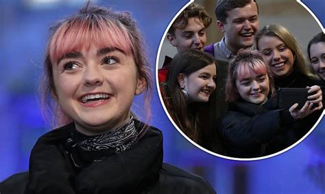 Game Of Thrones Star Maisie Williams Shows Off Her Pink Tresses As She