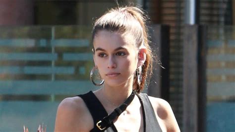 Un Momento ¿kaia Gerber Ha Llevado La Parte De Arriba Del Bikini Con