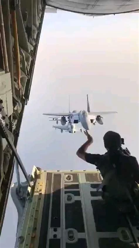 The World S Largest Helicopter Can Lift An Airliner With Remarkable