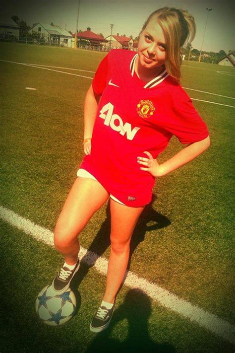 Manchester United Fc The Stretford End Manchester United Girl On The Pitch