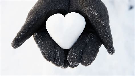Wallpaper Hand Snow Heart Symbol Love Heart Made Out Of Snow