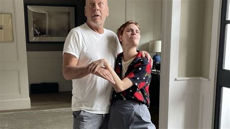 bruce willis publica nuevas imágenes con su hija tallulah heraldo usa