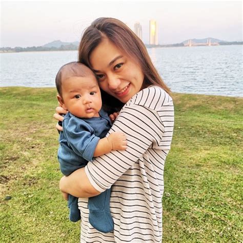 Anda harus masuk log untuk mengirim sebuah komentar. 5 Tahun Kahwin Baru Beranak, Ramai Perlekeh Bila Isteri ...