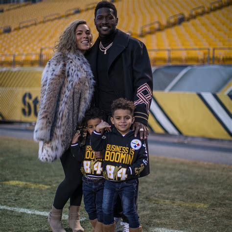 Antonio Browns Baby Mama Chelsie Responds To Him Calling Her A Bum