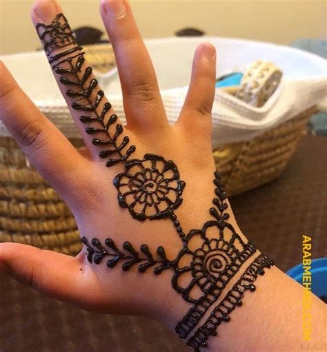 Instead of covering the entire palm with mehndi, it would be good to create one simple design that is touching. 50 Kids Mehndi Design (Henna Design) - August 2019 ...