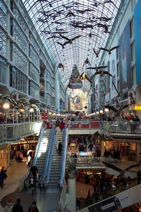 In some cases you can use center instead the word centre as a noun or a verb or an adjective, when it comes to topics like central. Toronto Eaton Centre - Wikipédia, a enciclopédia livre