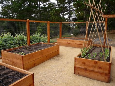 Best 47 Inexpensive Decorative Vegetable Garden Fencing Ideas