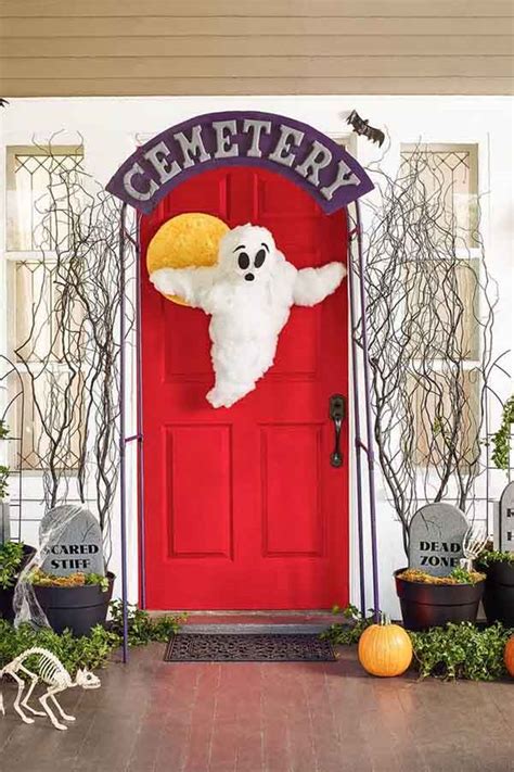 Easy And Scary Halloween Door Decorations 24 Diy Door Decoration Ideas