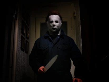 Fifteen years after murdering his sister on halloween night 1963, michael myers escapes from a mental hospital and returns to the small town of haddonfield, illinois to kill again. The Writers Of Halloween (2018) Drop A Few Hints ...