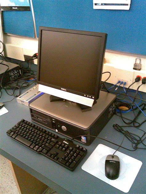 File:Desktop personal computer.jpg - Wikimedia Commons