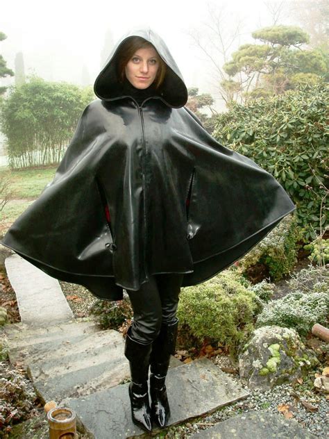 lovely short black rubber cape rainwear fashion rain wear fashion