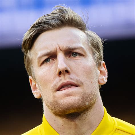 Emil forsberg is a professional footballplayer who plays for rb. Brutna löftet till Emil Forsberg - som nu öppnar för jätteövergång: "Det är kaos..."